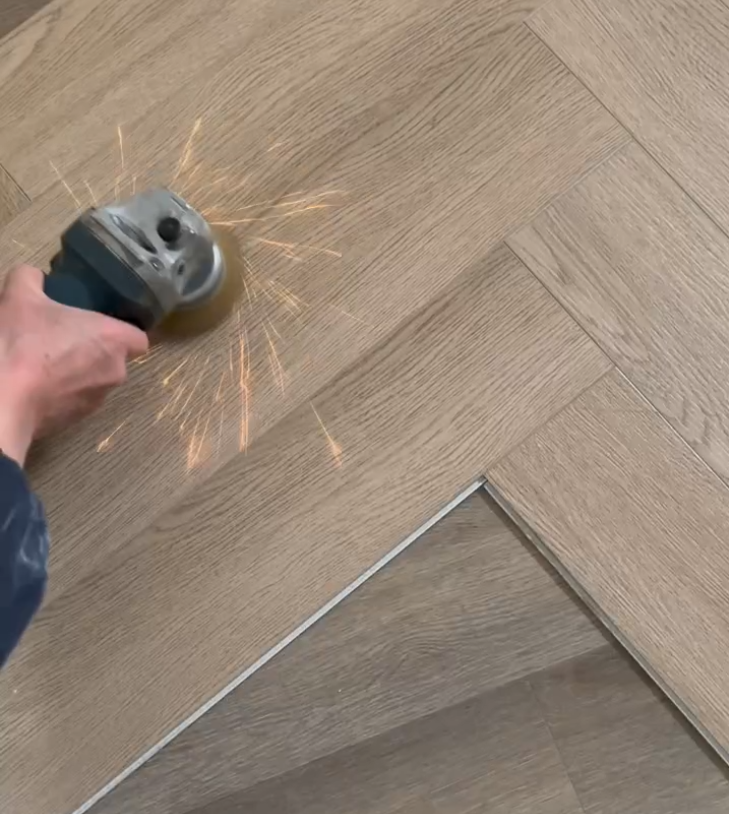 Scratch resistant SPC flooring